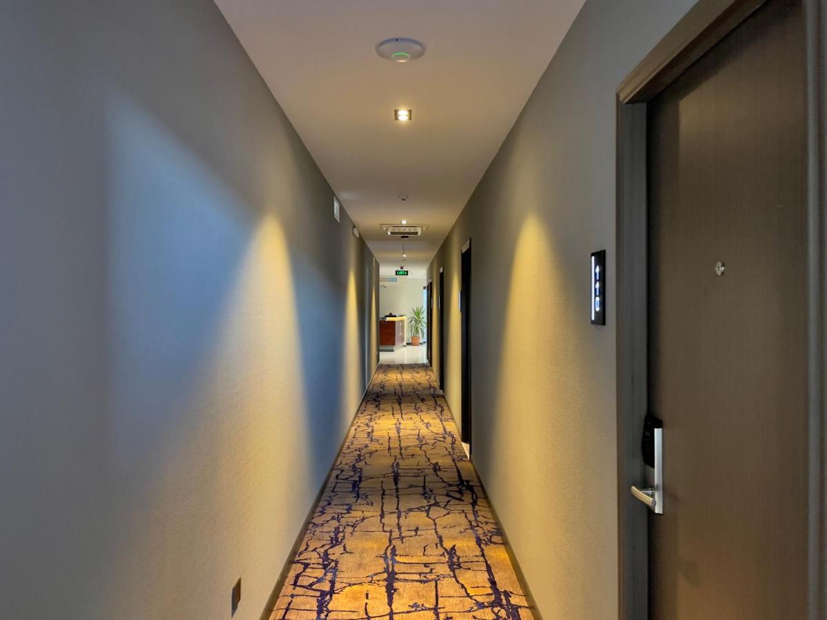 Eleven Inn Тбилиси Екстериор снимка